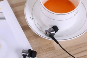 震撼音质、舒适佩戴，SK圈铁耳机让你沉浸音乐世界（震撼音质、舒适佩戴，SK圈铁耳机让你沉浸音乐世界）