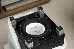 探讨REL喇叭的声音品质和创新设计（颠覆传统音响体验的REL喇叭）