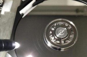 硬盘划伤数据恢复（硬盘划伤如何恢复数据？）