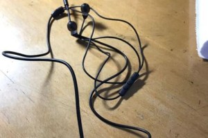 AKG323耳机评测（音质卓越，舒适体验）