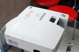 日立HCP300X性能全面解析（一款高性能的家用投影仪）