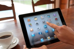 如何让iPad与电视同步播放？（以乐享iPad为例，让您的娱乐体验升级）