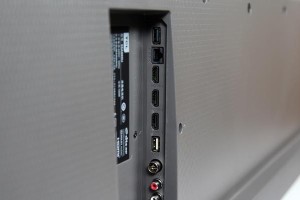 TCL561U电视（细致画面、智能功能、出色音效，全方位满足你的娱乐需求）