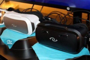 以2K屏幕手机看VR的视觉盛宴（2K屏幕手机提供更逼真的VR体验）